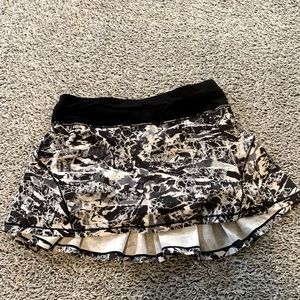 Lululemon skort sz 6